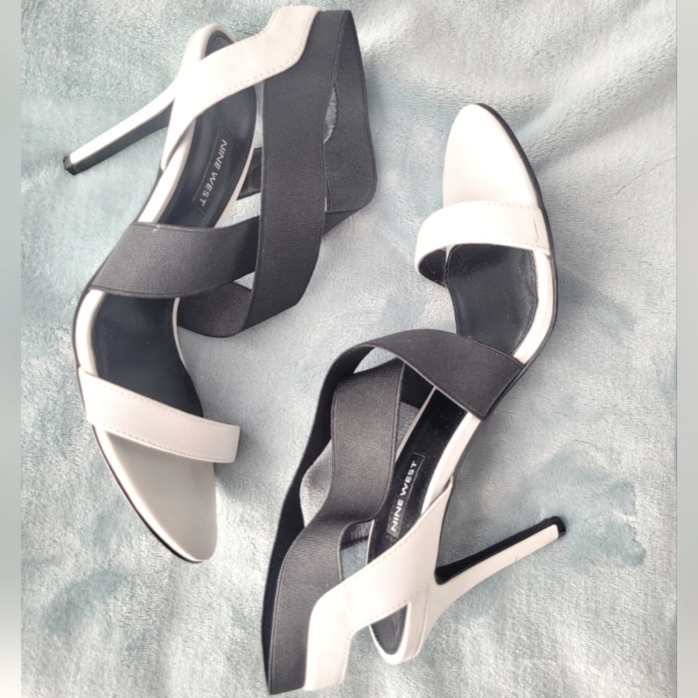 Nine West Open Toe White & Black Crisscrossing Stretch Strap Heel Size 9